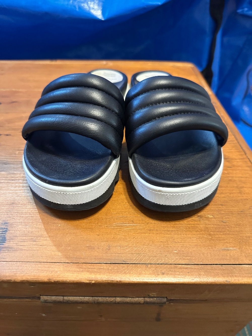 Cougar Prato black slides